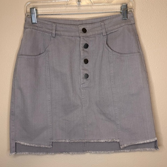 Entro Gray Mini Raw Edge Denim Skirt Size Medium - Picture 1 of 6